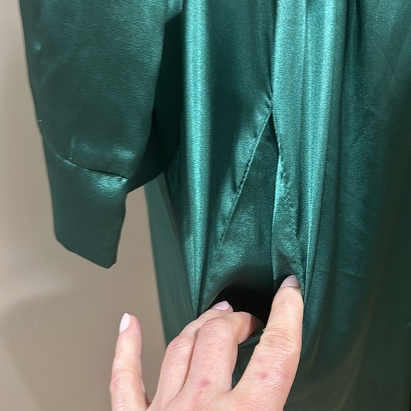 Satin 3/4sleeve robe - Picture 3 of 6